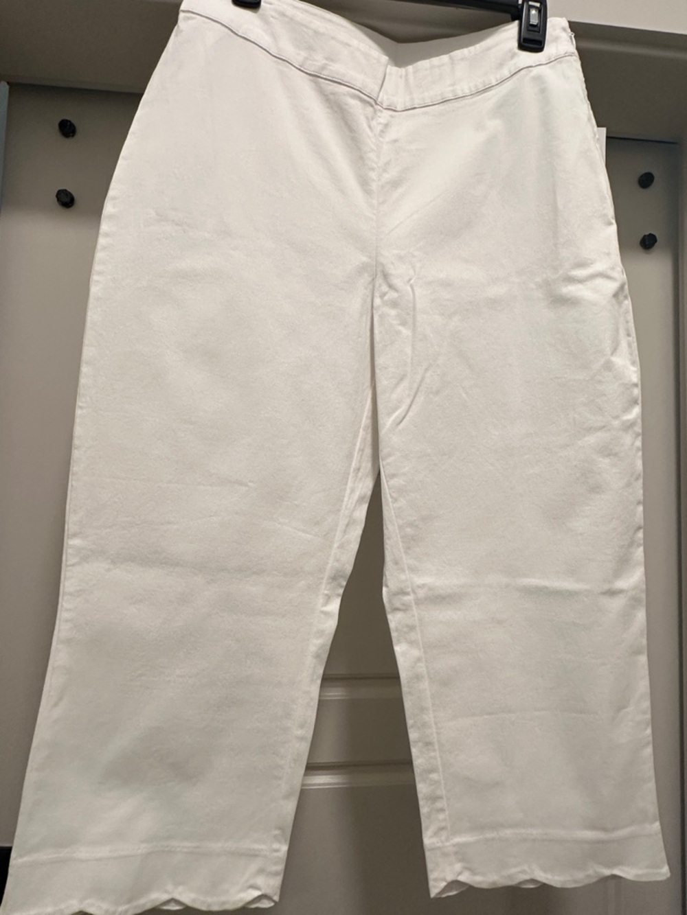 Kim Rogers Twin Scalloped White Capris